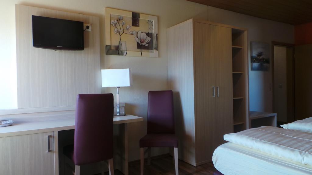 Rhoenblick Landhotel - Restaurant - Countrypub Petersberg  Chambre photo
