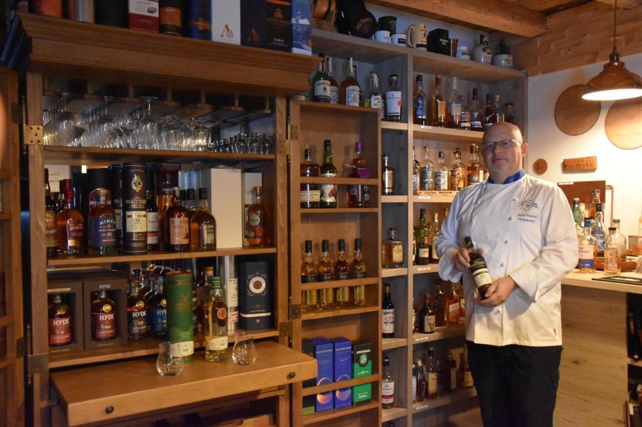 Rhoenblick Landhotel - Restaurant - Countrypub Petersberg  Extérieur photo