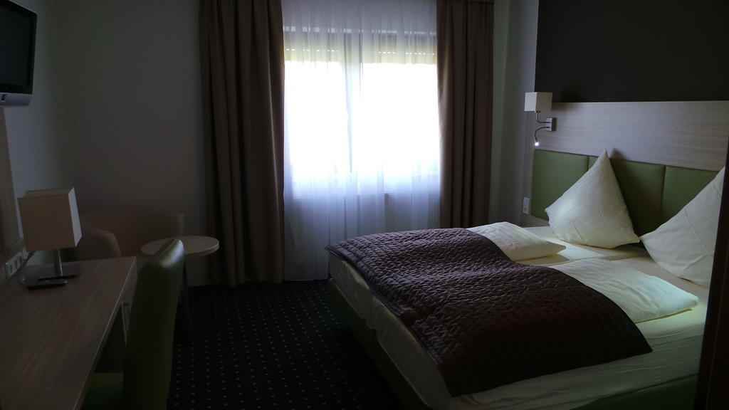 Rhoenblick Landhotel - Restaurant - Countrypub Petersberg  Chambre photo